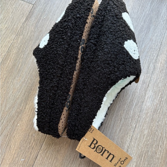 Born Ghost Slippers 👻 - Picture 2 of 5